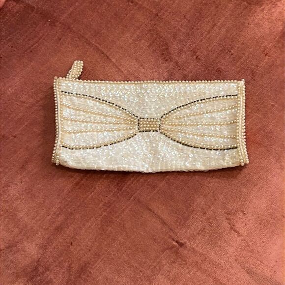 La Regale White Sequin and Beaded Bow Clutch - Picture 1 of 12